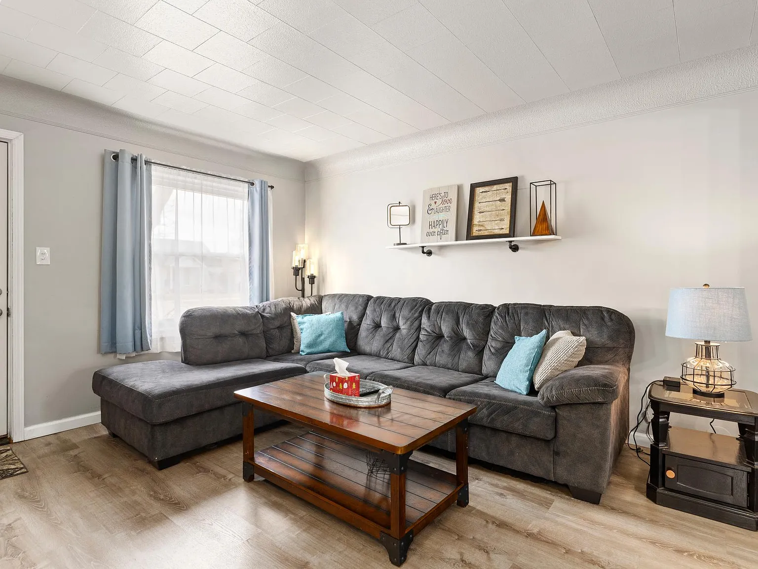 2 bed, 850 sqft, $5,200 — Photo 3