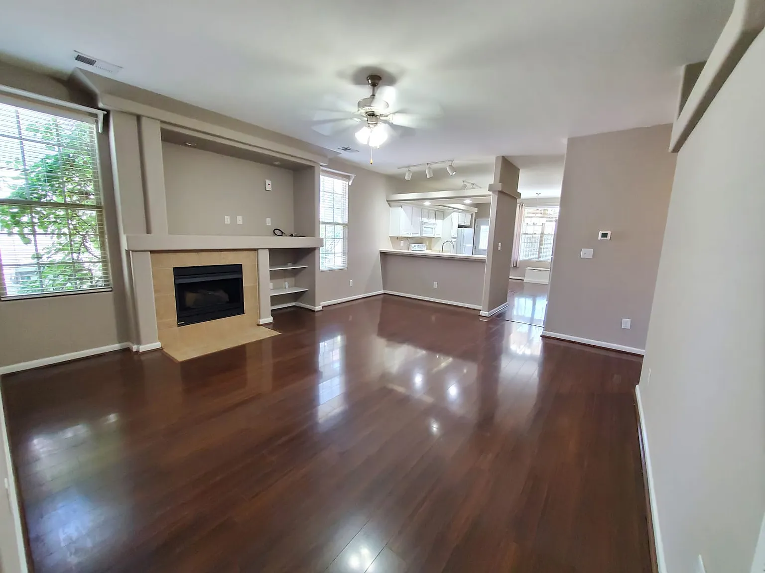 3 bed, 1370 sqft, $2,100 — Photo 4
