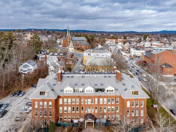 35 New St S #402, Florence, MA 01062