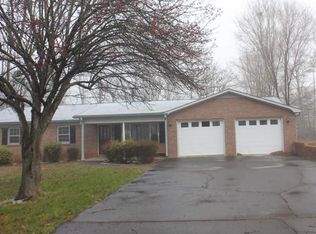 234 Maple Hollow Rd, Mount Airy, NC 27030