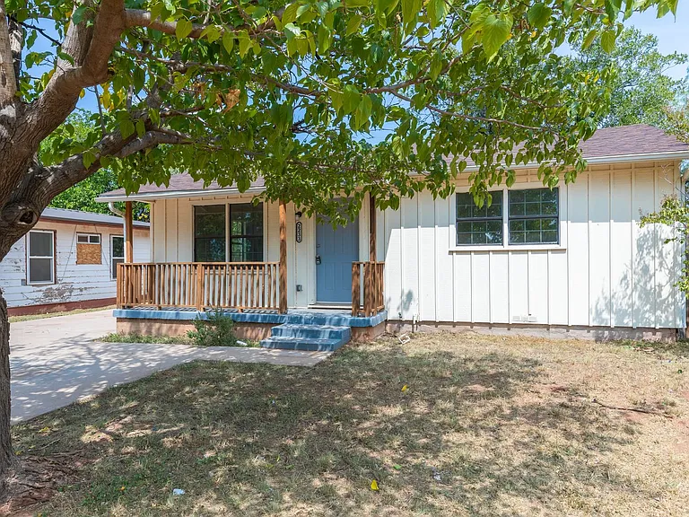 2233 Fannin St — Photo 1