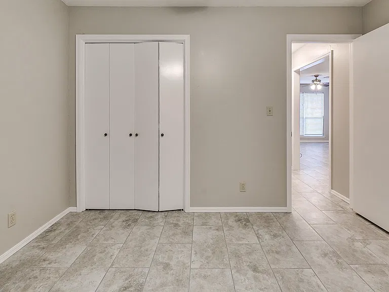 828 Russell Cir #828 — Photo 11