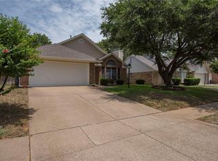 224 Arwine Dr, Hurst, TX 76053
