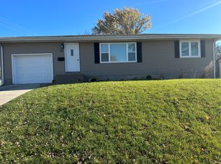 1694 Earl Dr, Dubuque, IA 52001