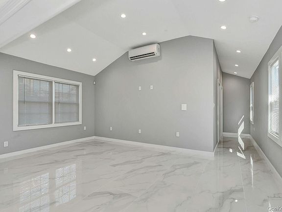 3rd image of 25 Miller St
