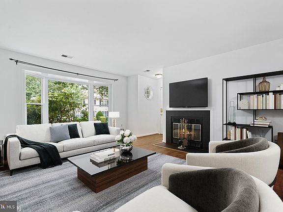 2nd image of 10192 Ashbrooke Ct #113