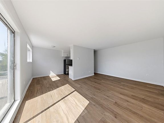 5th image of 950 Eastlawn Ave #10-22-29