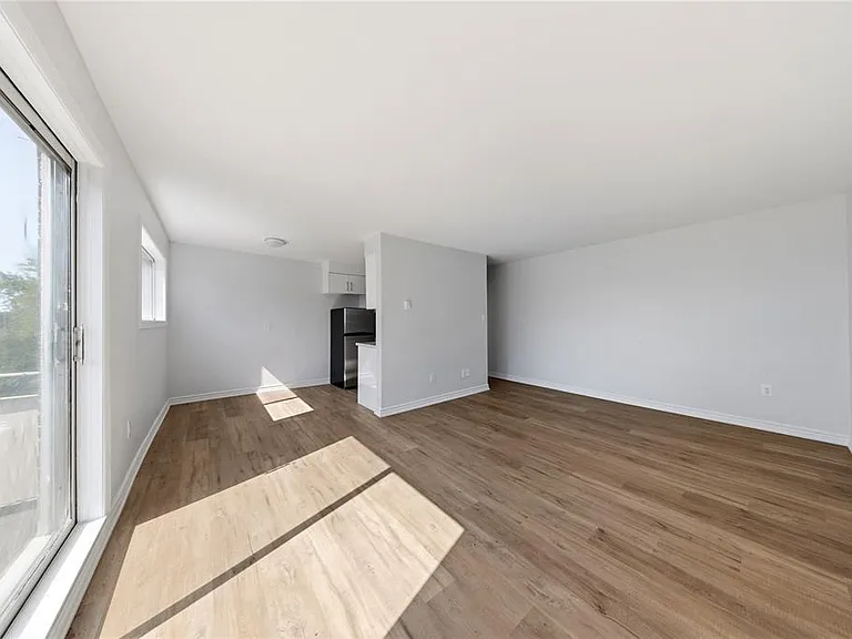 950 Eastlawn Ave #10-22-29 — Photo 5