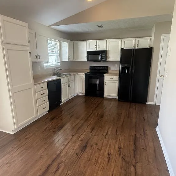 2444 Savannah Dr — Photo 5