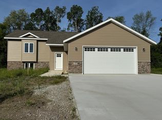 1330 Greenleaf Rd, Owatonna, MN 55060