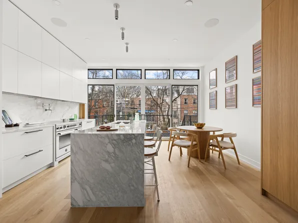 292 Gates Avenue image 5 of 23