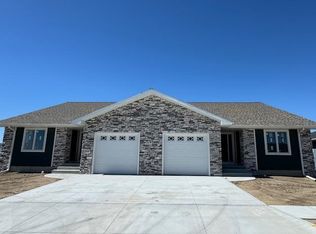 3113-3115 W Laux Dr, Hastings, NE 68901