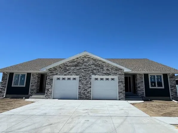 3113-3115 W Laux Dr, Hastings, NE 68901