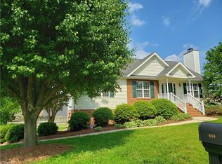 600 Hunters Knoll Rd, Winston Salem, NC 27106