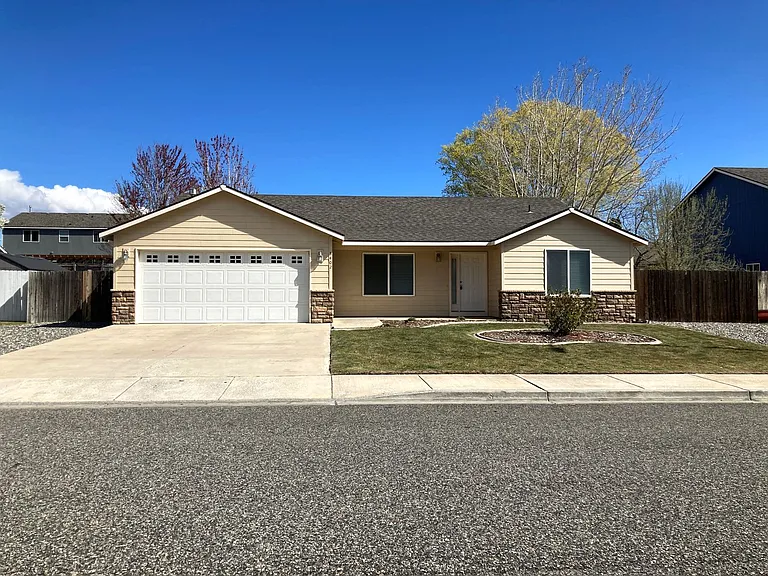 5402 Kirkwood Ln — Photo 1