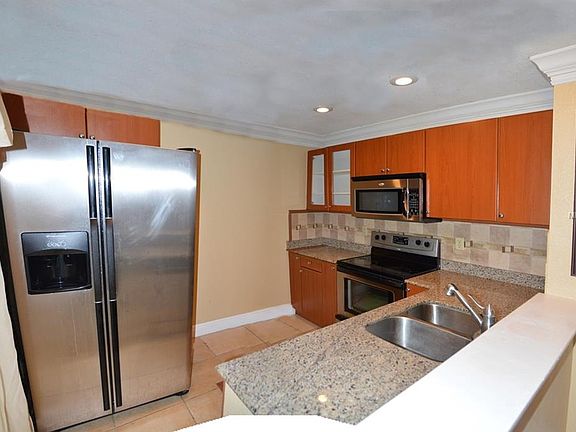 3rd image of 1633 Eagle Creek Cir #39