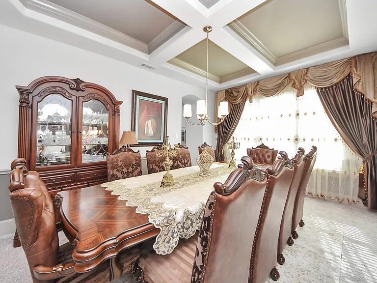 1911 Sapphire Pines Ln — Photo 11