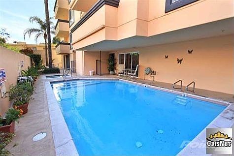 4th image of 5224 Zelzah Ave Unit 305