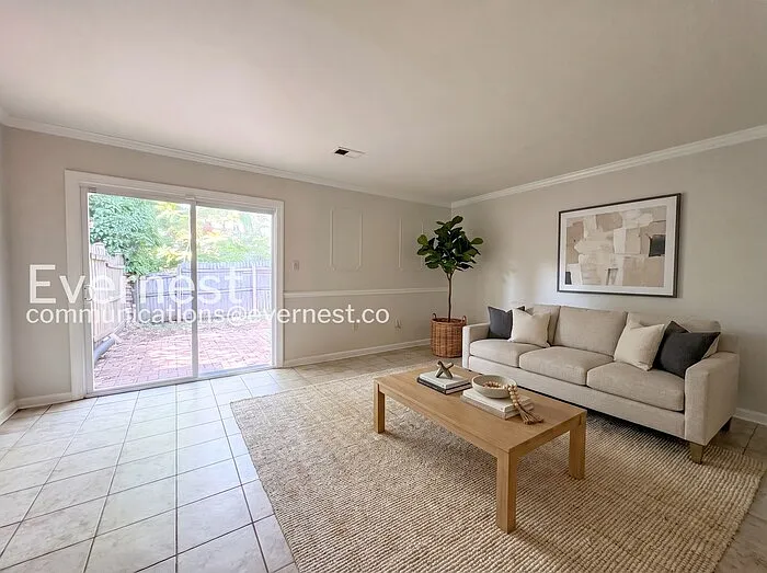 3 bed, 1.5 bath, 1296 sqft, $2,095 — Photo 3