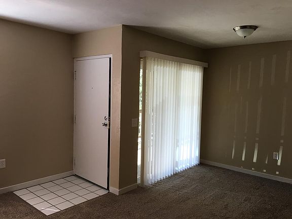 4th image of 1530 Live Oak Dr APT 1C