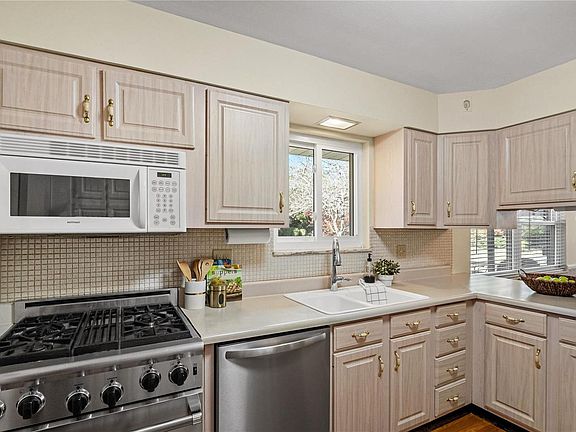 5th image of 9229 Saddlebrook Dr
