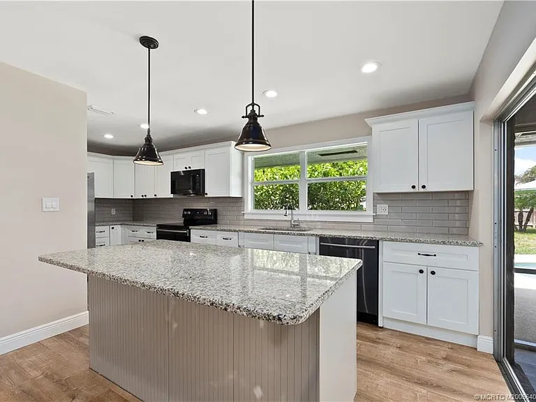 53 N Sewalls Point Rd — Photo 13