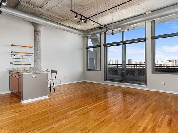 3rd image of 900 N Kingsbury St #862A