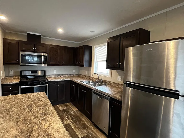 Hillview — Photo 26