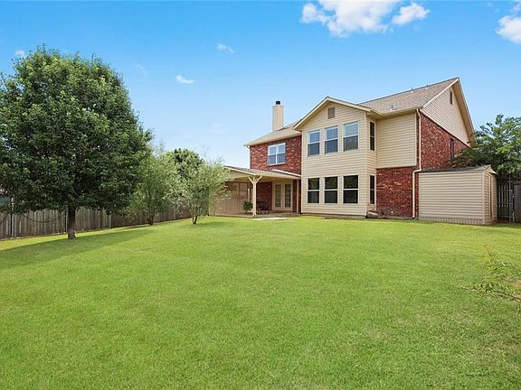5th image of 329 Cortland Cir