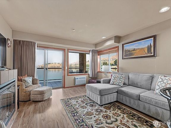 3rd image of 322 W Woodin Avenue #528