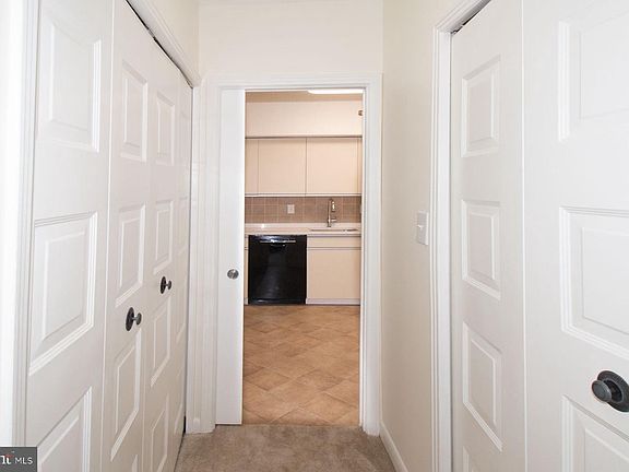 3rd image of 1016 S Wayne St APT 906
