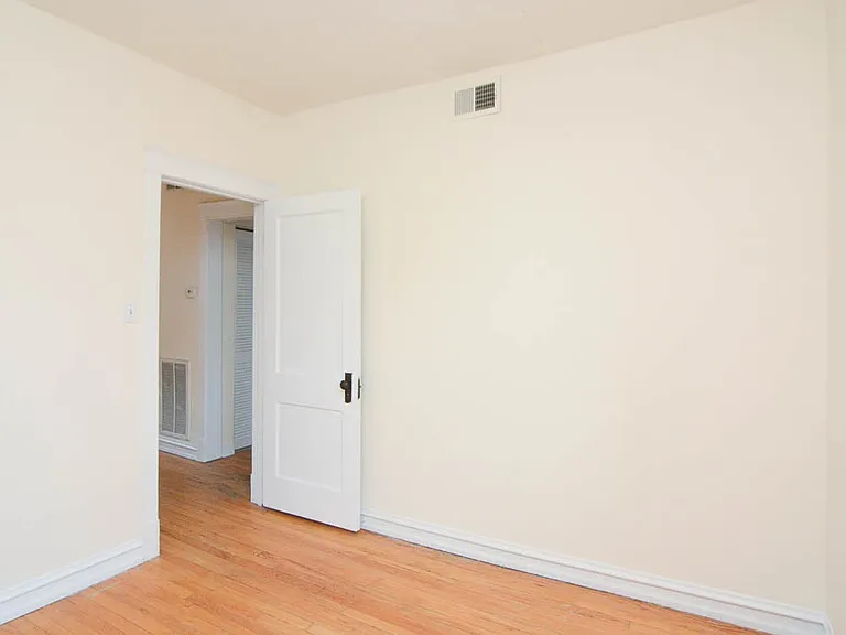 3042 W Wellington Ave #3 — Photo 16