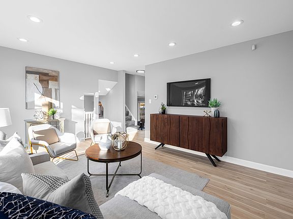 3rd image of 1009 Strieff Ln