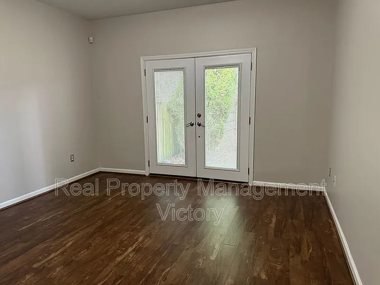 566 Treymoor Lake Cir — Photo 11