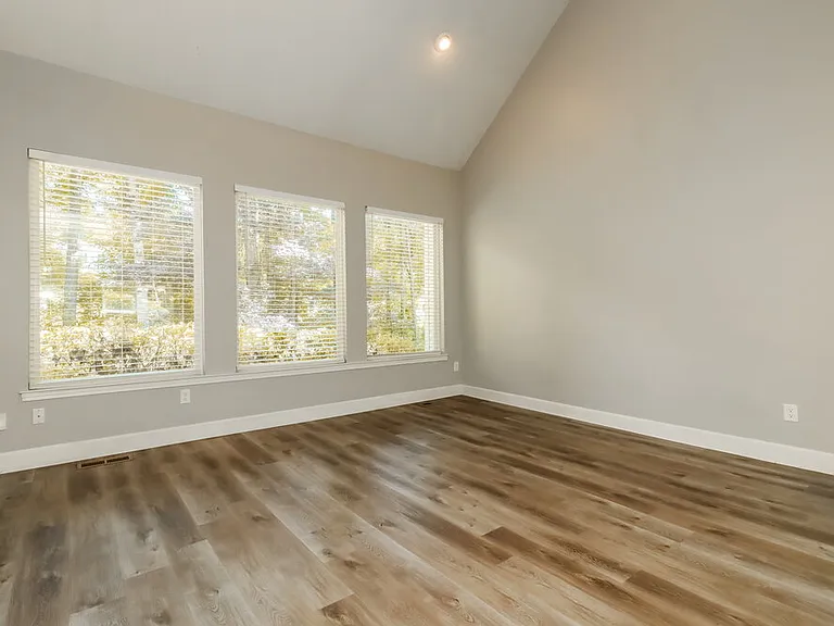 4048 Golfview Ct — Photo 2