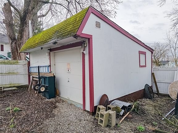 5th image of 412 Brown Ave NW