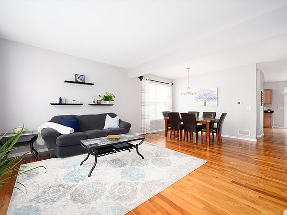 5th image of 258 Churchill Ct