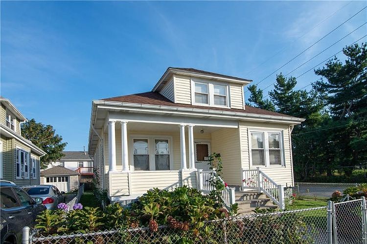 1st image of 212 Lyon Ave