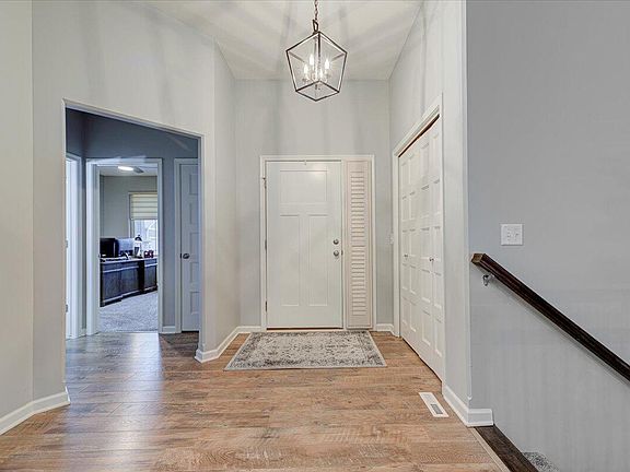 3rd image of 31 Bayberry Cir