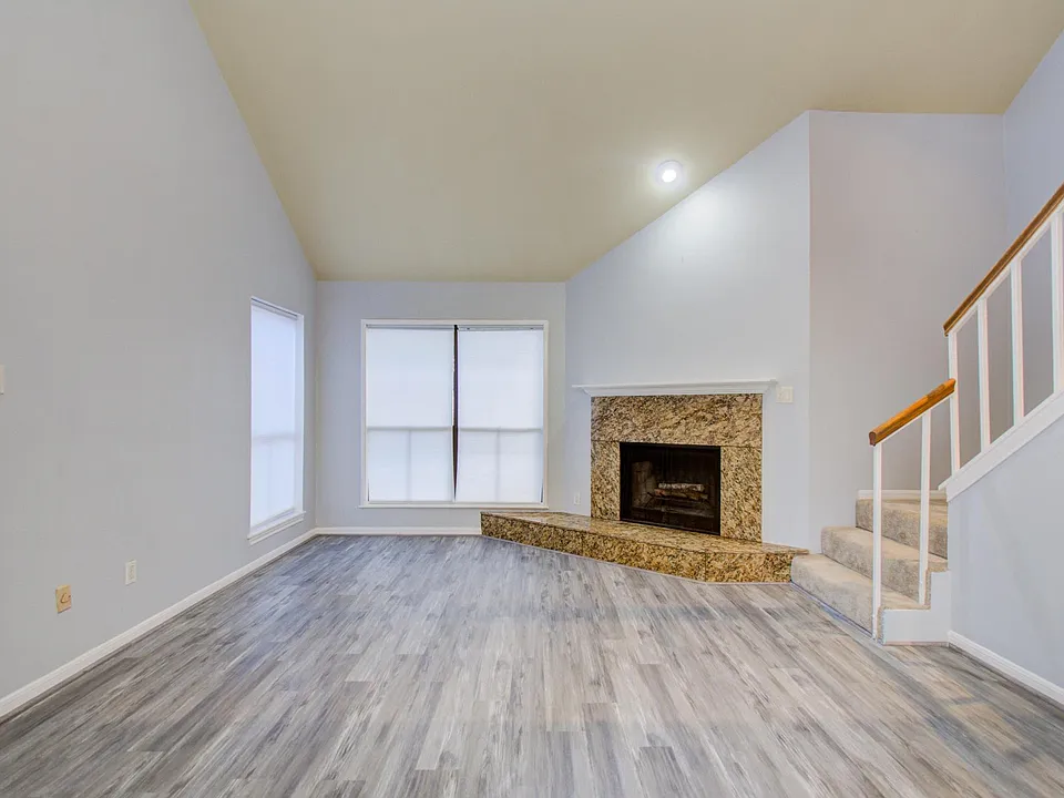 3100 Walnut Bend Ln #124