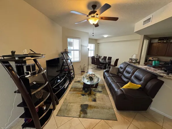 11603 NW 89th St APT 215, Doral, FL 33178