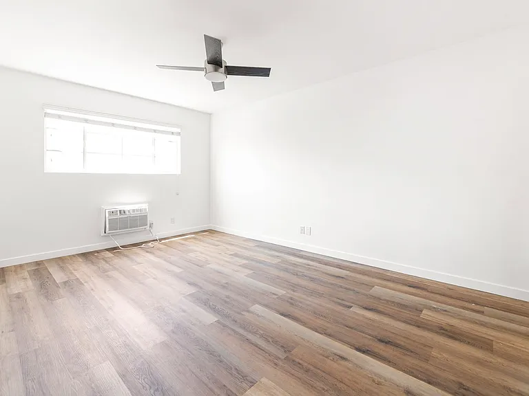 8440 Fountain Ave — Photo 18