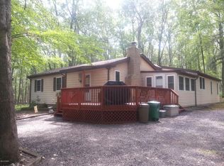 185 Lake View Cir, Hawley, PA 18428