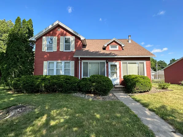 220 5th St NW, Waverly, IA 50677