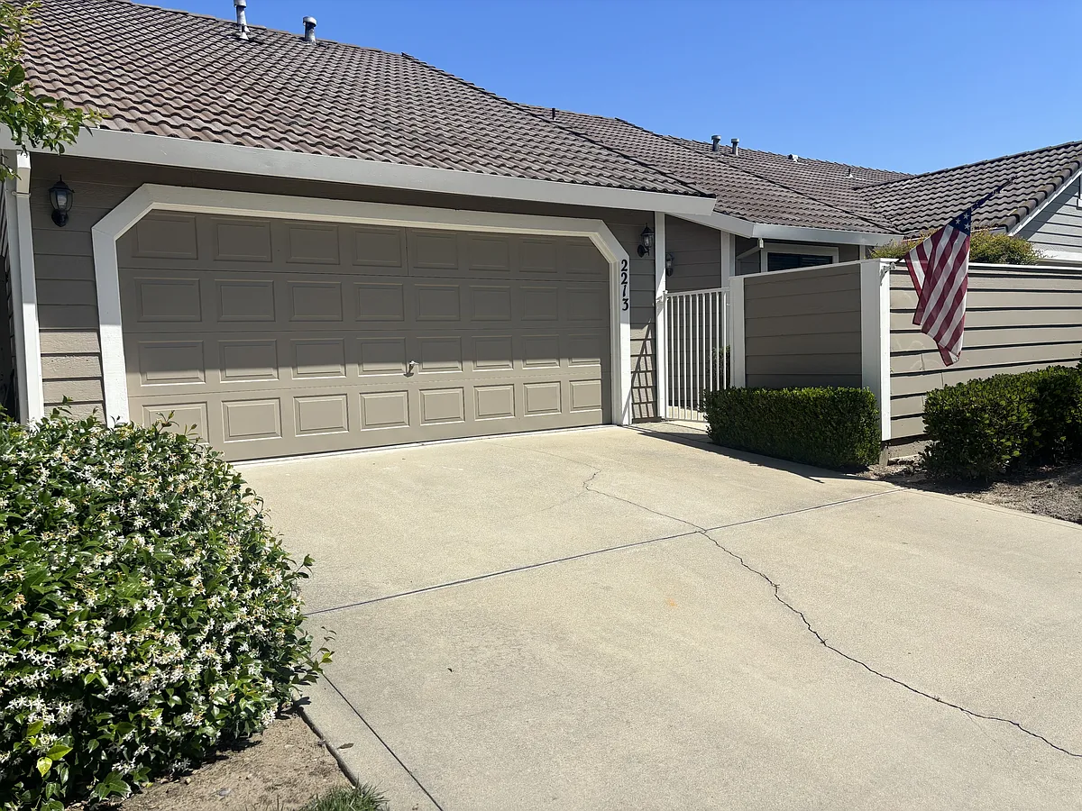 Building Photo - 2213 Camborne Dr #1