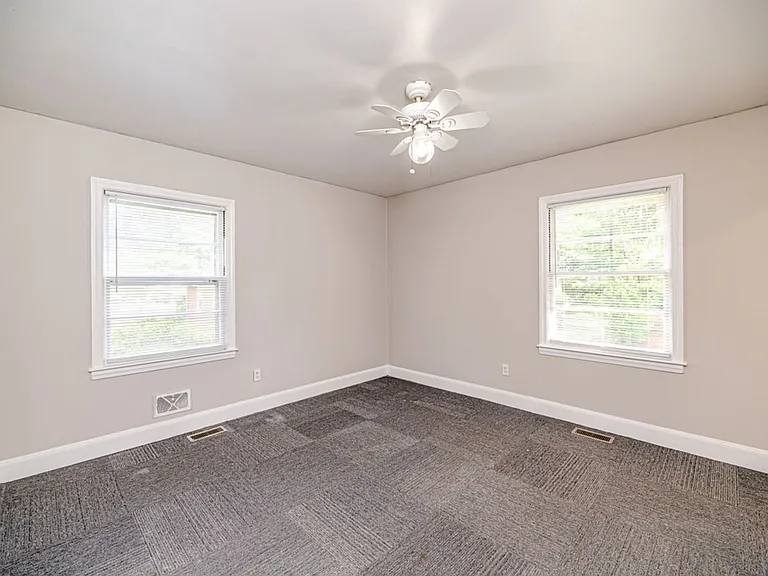 310 Park Ave — Photo 28