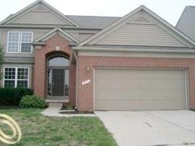 947 Running Brook Dr, Holly, MI, 48442