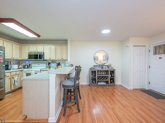 3rd image of 10 Parkside Ct