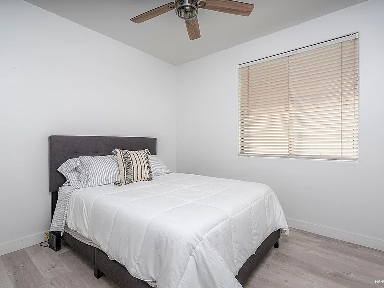 1012 E Susan Ln — Photo 12