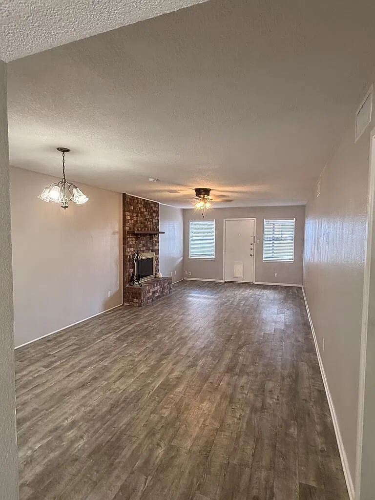 2 bed, 2.0 bath, 1200 sqft, $1,800 — Photo 2